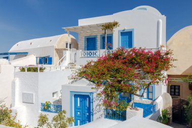Oia. Santorini geleneksel mimarisi.