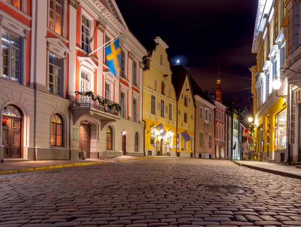 Tallinn. Estland. Oude stad 's nachts. — Stockfoto