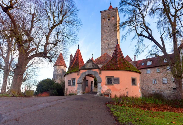 Rothenburg ob der Tauber. Porte de la vieille ville Burtorg. — Photo