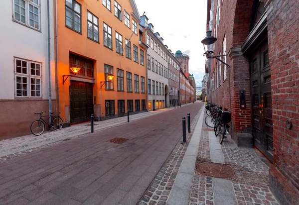 Copenhagen. Old city street at sunrise. — Stock Photo, Image