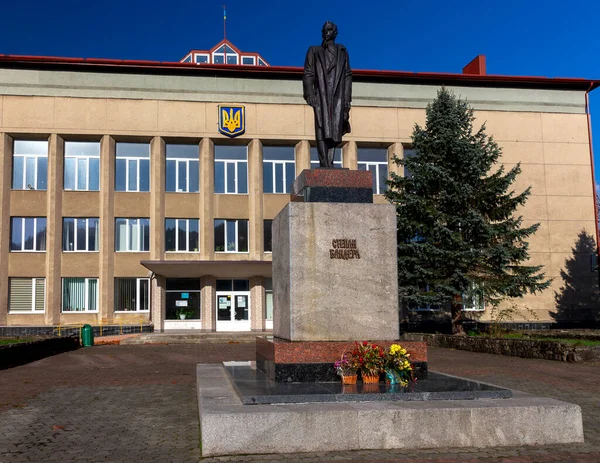 Skole. Monument to Stepan Bandera. — Stock Photo, Image