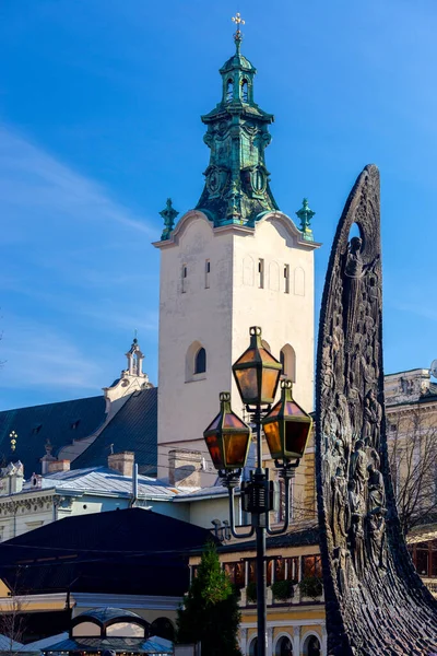 Lviv. Arquitetura na cidade velha. — Fotografia de Stock