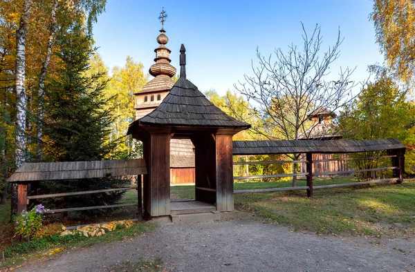 Δυτική Ουκρανία. Παραδοσιακή παλιά εκκλησία. — Φωτογραφία Αρχείου