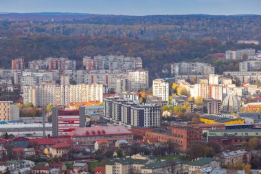Lviv. Gün boyunca şehrin havadan görüntüsü.