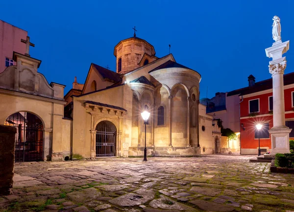 Lviv. Pátio arménio ao amanhecer. — Fotografia de Stock