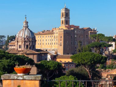 Gün batımında Roma 'nın tarihi merkezinin manzarası. İtalya.
