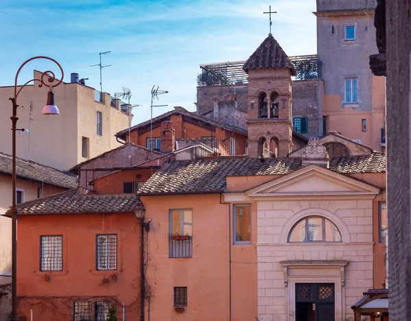 Vista Telhado Azulejos Antiga Catedral Contra Céu Azul Roma Itália — Fotografia de Stock