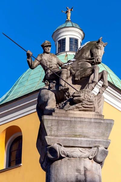 Poznaniu. Pomnik XV pułku Ułanów. — Zdjęcie stockowe