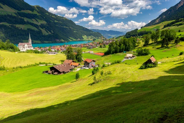 Scénický Pohled Tradiční Horskou Alpskou Vesnici Slunečného Dne Lungern Švýcarsko — Stock fotografie