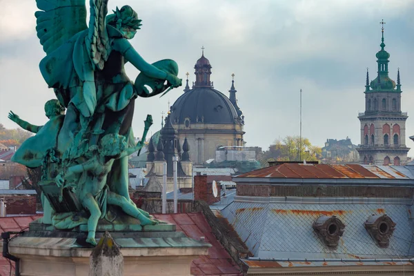 Скульптура Ангела Крыше Национальной Оперы Львов Украина — стоковое фото