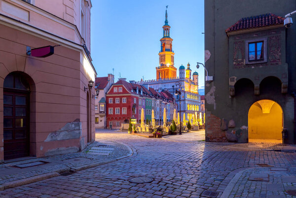 The old market square and the colorful facades of medieval houses in the early morning. Poznan. Poland.