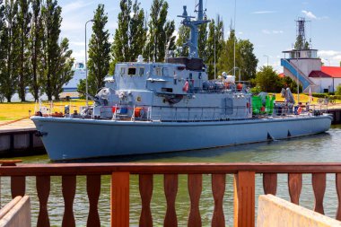Swinoujscie. Deniz üssünde savaş gemileri var..