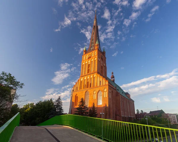 Szczecin. Catedral de St. James ao pôr do sol. — Fotografia de Stock