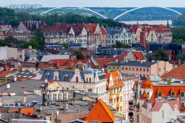 Torun. Güneşli bir günde eski şehrin havadan görünüşü.