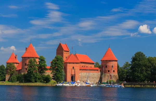 Castelo velho na ilha, a cidade de Trakai, Lituânia — Fotografia de Stock