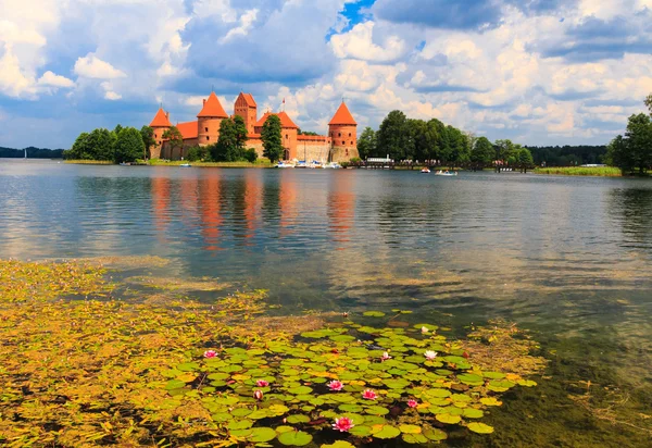 Old castle on the island, the town of Trakai, Lithuania — Stock Photo, Image