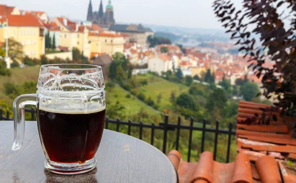 República Checa. Praga. Vista del Castillo de Praga desde la terraza P — Foto de Stock