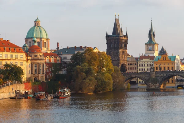 Utsikt över Prag och floden Moldau. — Stockfoto