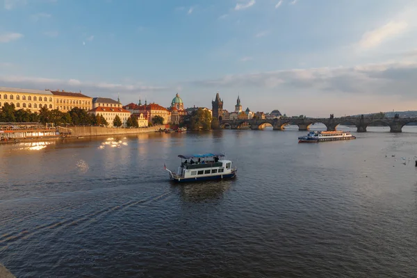 Vista de Praga y el río Moldava . —  Fotos de Stock