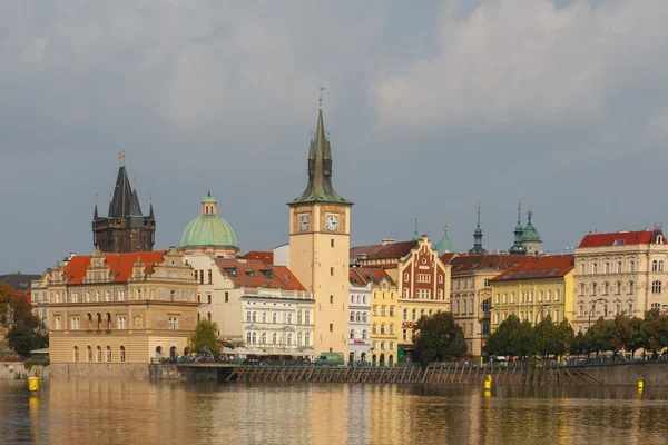 Beskåda av det gamla stället. Prag. — Stockfoto