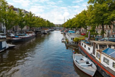 amsterdam kanalları.