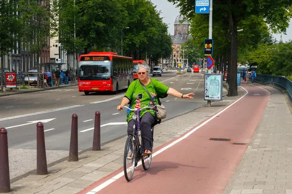 Bicyclists in Amsterdam. — Stock Photo, Image