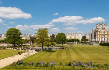 Paris mi? Tuileries Bahçesi.