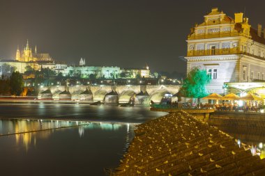 Prag ve vltava Nehri.