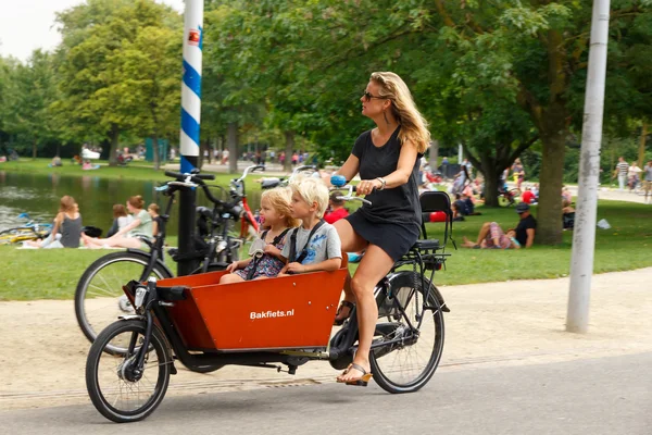 Bicicletas en Amsterdam . — Foto de Stock