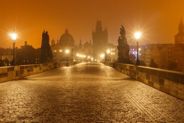 Prag 'daki Charles Köprüsü. Çek Cumhuriyeti.
