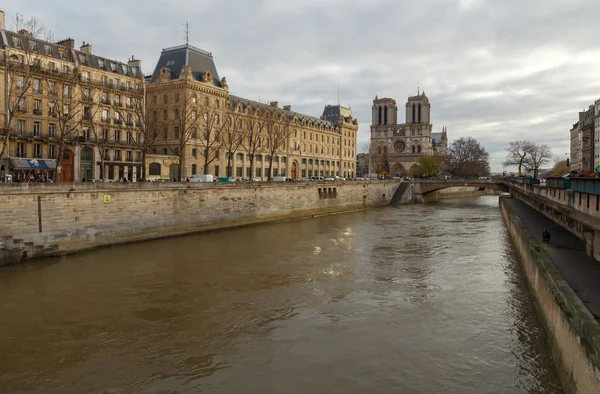 Paris. O Rio Sena . — Fotografia de Stock