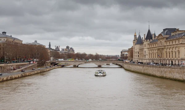 Parijs. Conciergerie. Pont Neuf. — Stockfoto