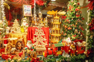 Bruges. Bir şekilde dekore edilmiş vitrin.