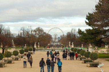 Paris. Tuileries Bahçeleri.