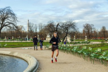 Paris. Tuileries Bahçeleri.
