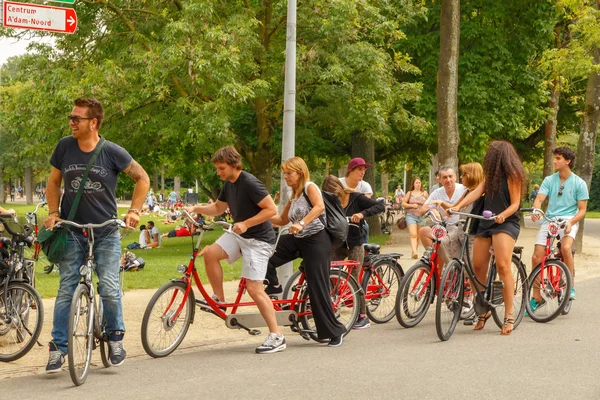 Rowerzyści w Amsterdamie. — Zdjęcie stockowe