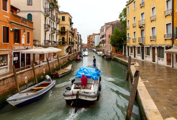 Venice. Water transport. — Stock Photo, Image