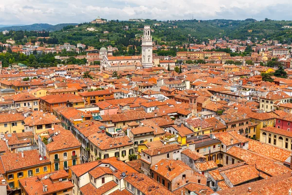 Blick auf Verona von oben. — Stockfoto