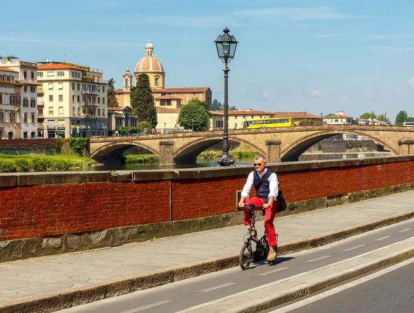 Cyklister i Florens. — Stockfoto