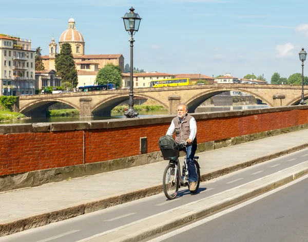 Cyklister i Florens. — Stockfoto