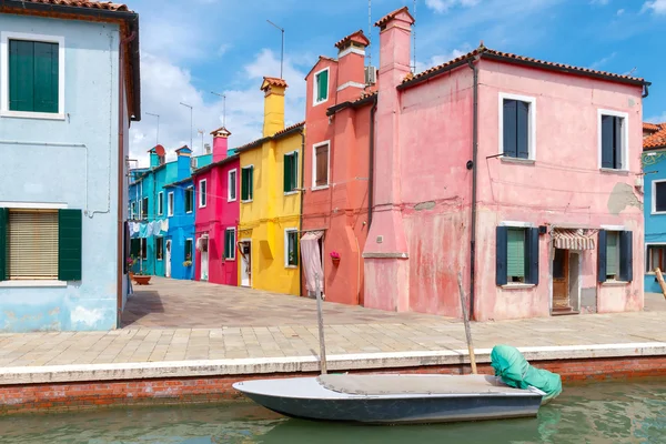 Burano. Houses on the water. — Stock Photo, Image