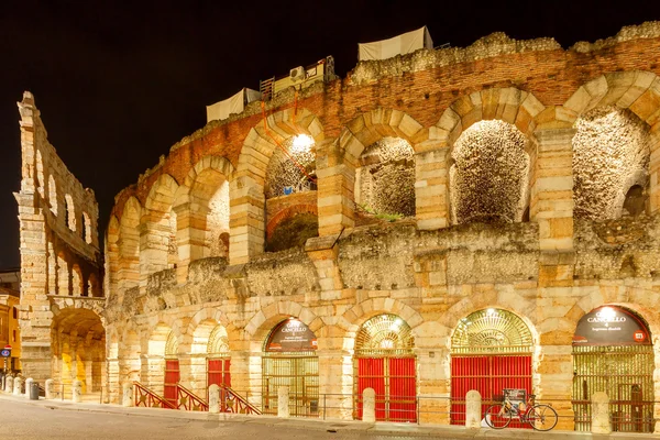 Verona. Arena di Verona à noite . — Fotografia de Stock