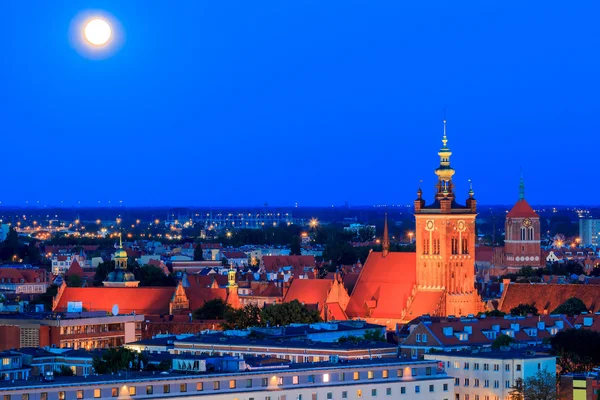 Gdansk. Iglesia Católica de Santa Catalina en la noche . —  Fotos de Stock