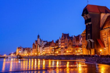 Gdansk. Geceleri Orta dolgu.
