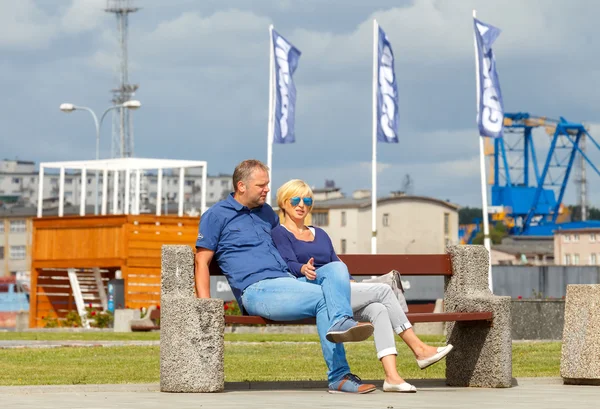 Gdynia. Turistas à beira-mar . — Fotografia de Stock