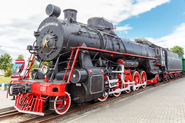 Velha locomotiva a vapor . — Fotografia de Stock