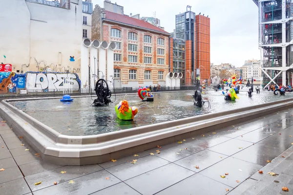 Paris. Fountain near the Pompidou Centre.. — Stock Photo, Image