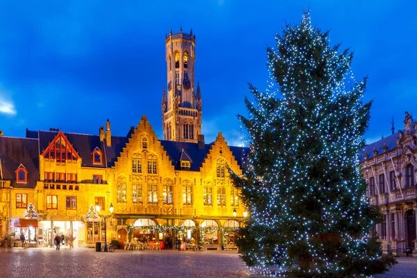 Bruges. Burg tér a karácsonyfa: karácsony. — Stock Fotó