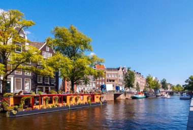 amsterdam kanalları.