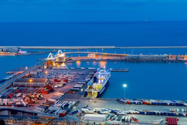 Barcelona. Liman gece.